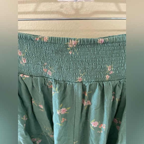 ✨American Eagle Green Floral Smocked Shorts Size S - Picture 4 of 7